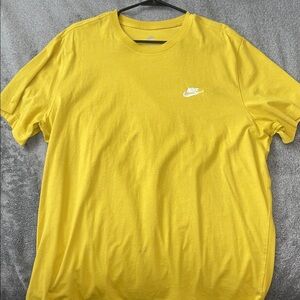 Nike Men's XXL Vibrant Yellow Short Sleeve Tee